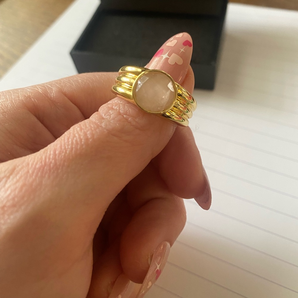 Power Gemstone Rose Quartz Reed Ring - Picture 3 of 3
